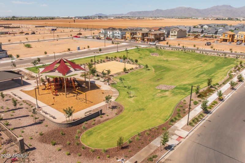 37)COMMUNITY PARK