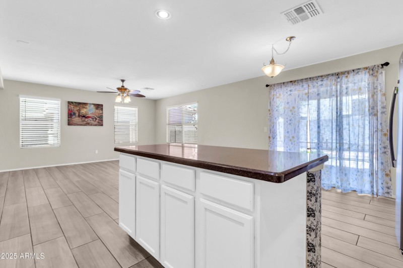 2626 S Southwind Dr-17