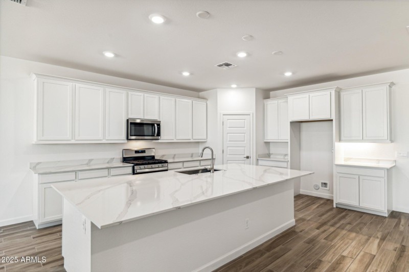 8-web-or-mls-15426-w-cottontail-ln-lot-1
