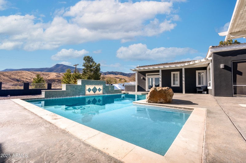 600 N Turquoise Way
