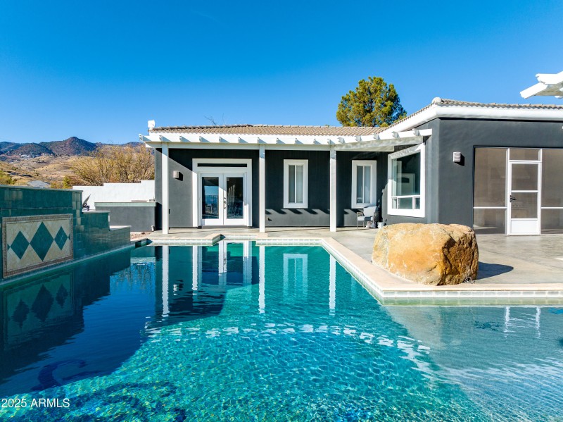 600 N Turquoise Way