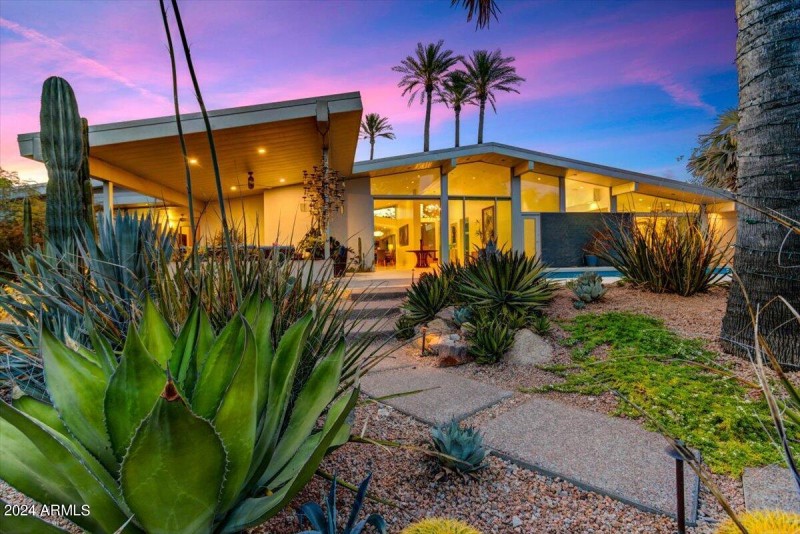 Stunning Contemporary Oasis