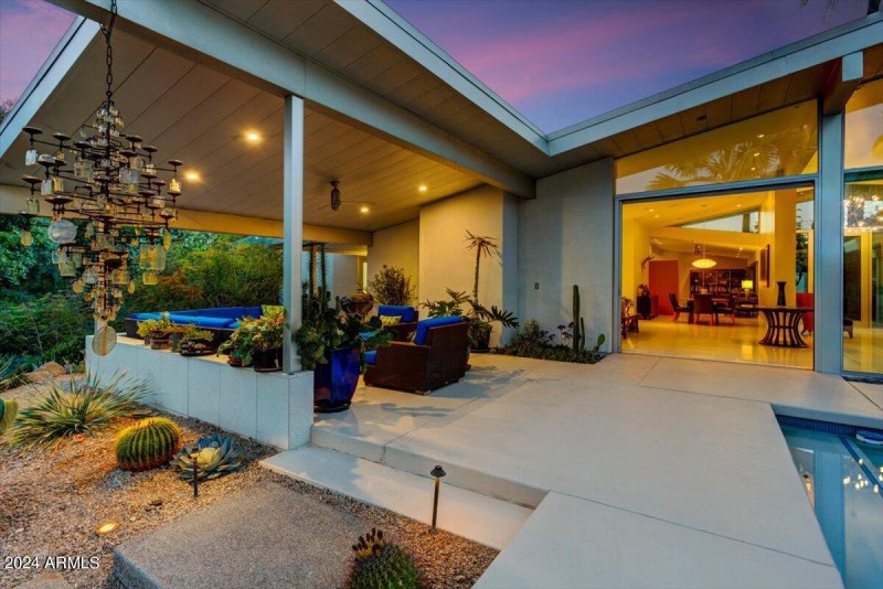 30-Poolside Patio