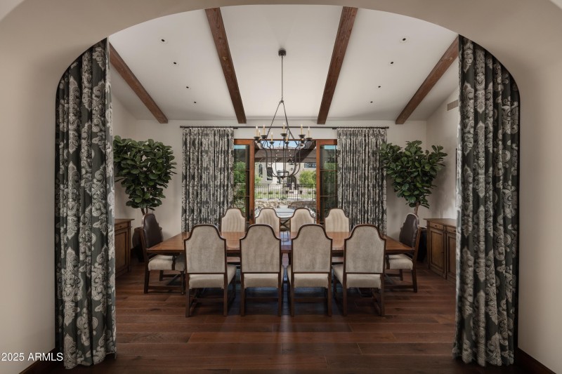 05 - Formal Dining