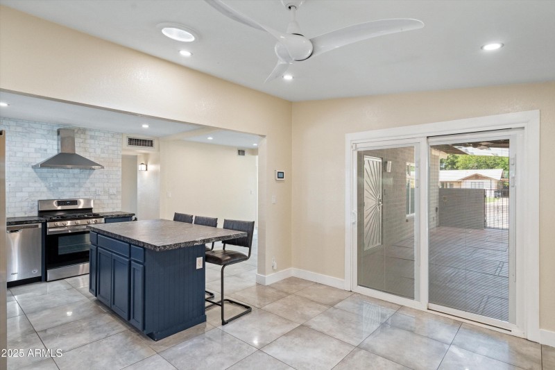 17-Kitchen & Dining