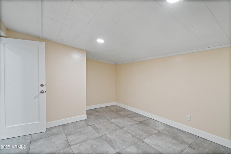 22-Side Room_Office
