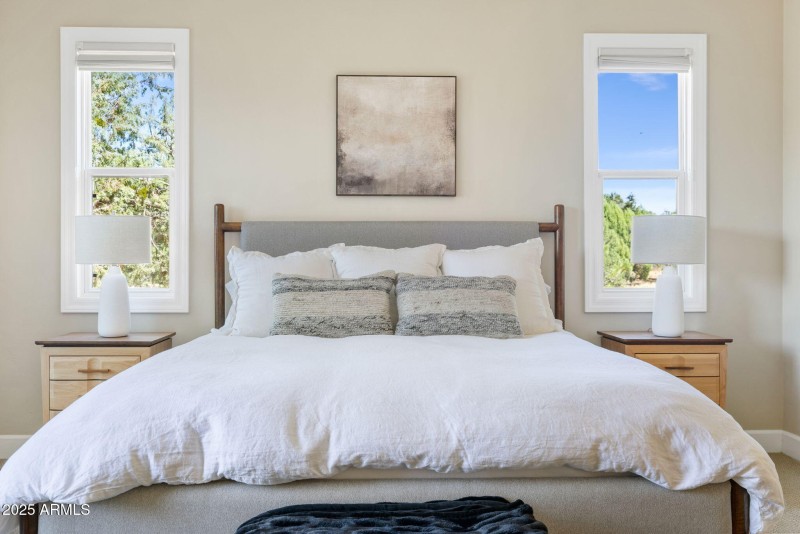 23-Primary Bedroom_2