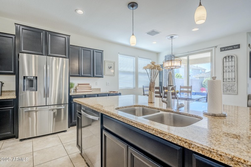Kitchen & Dining