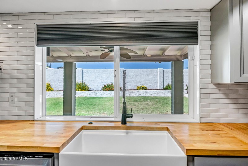 FARMHOUSE SINK