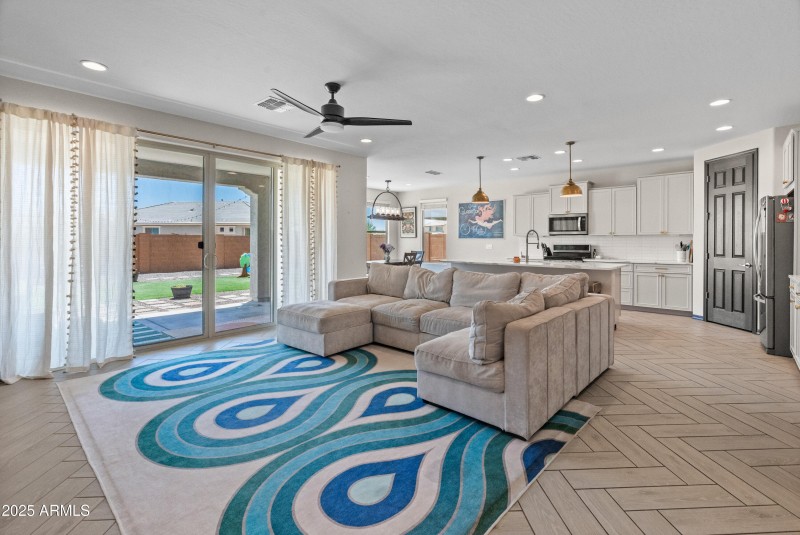 25967 W Sands Dr-18
