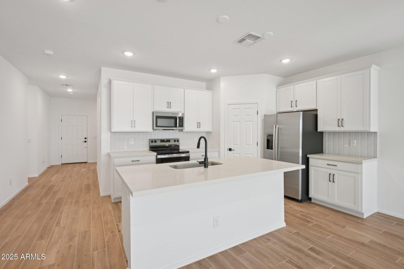 7-web-or-mls-W Bowker St-S2607-007