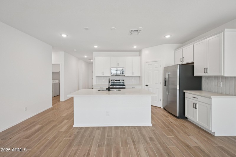 8-web-or-mls-W Bowker St-S2607-008