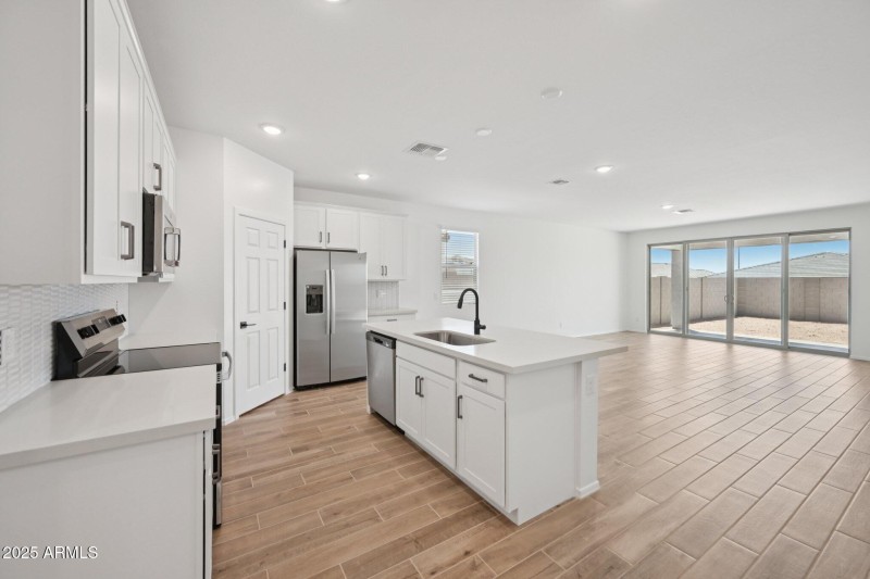 10-web-or-mls-W Bowker St-S2607-010