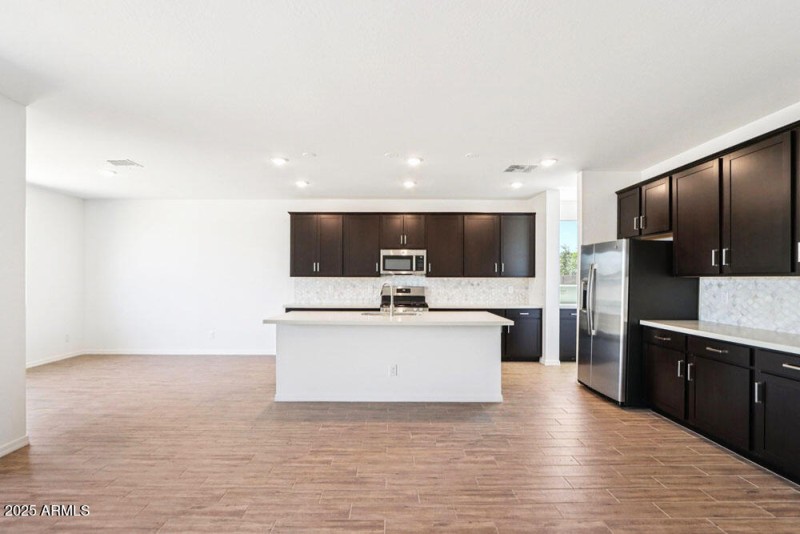 9-web-or-mls-W Paseo Way-S3007-009