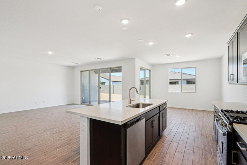11-web-or-mls-W Paseo Way-S3007-011