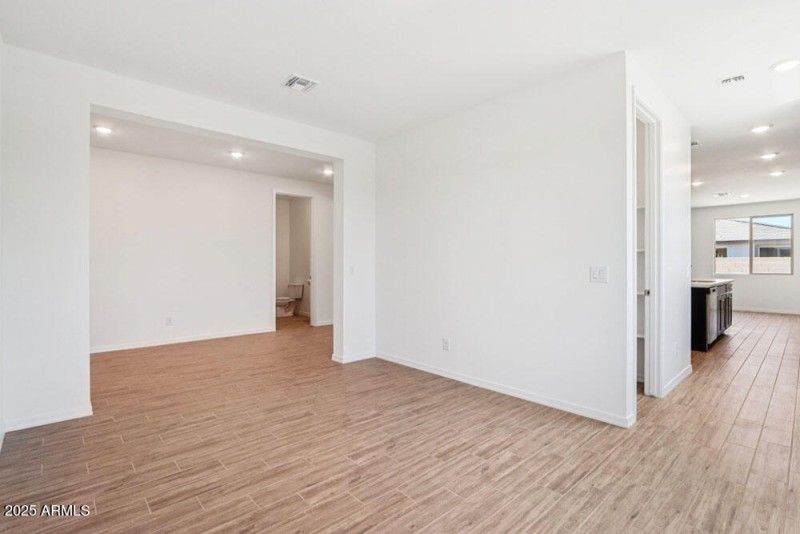 28-web-or-mls-W Paseo Way-S3007-028