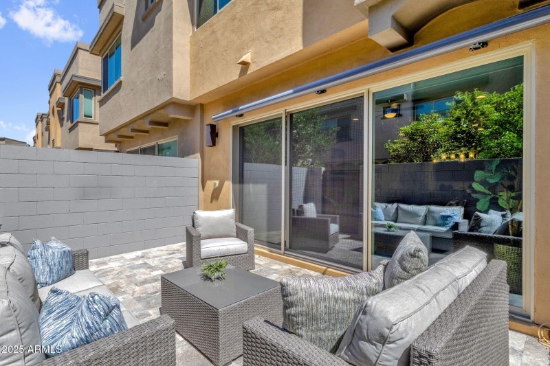 60-web-or-mls-7449-e-via-de-luna-dr