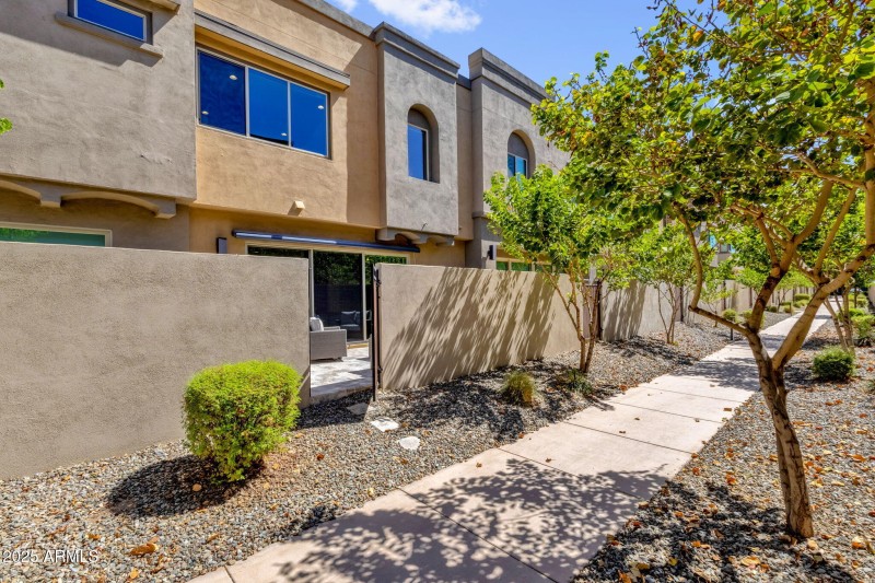 61-web-or-mls-7449-e-via-de-luna-dr