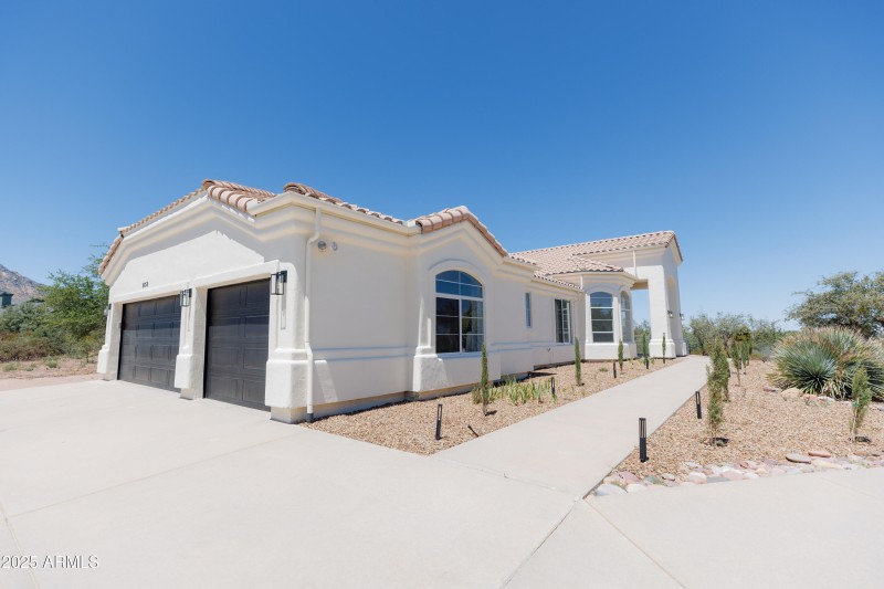 Garage/Exterior
