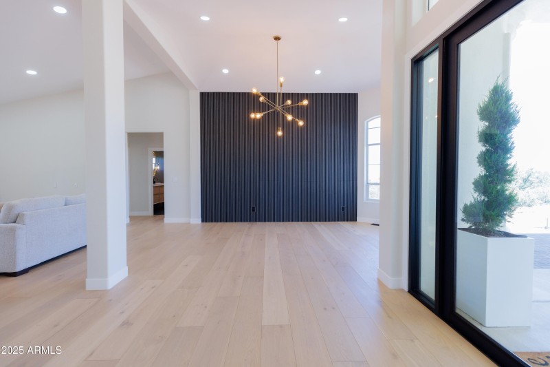 Entrance/Dining