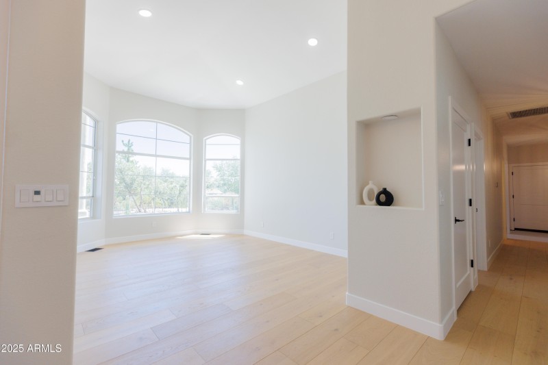 Den/Hallway