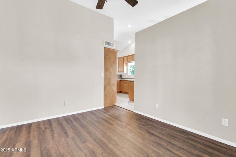 5009 E Dallas St-4