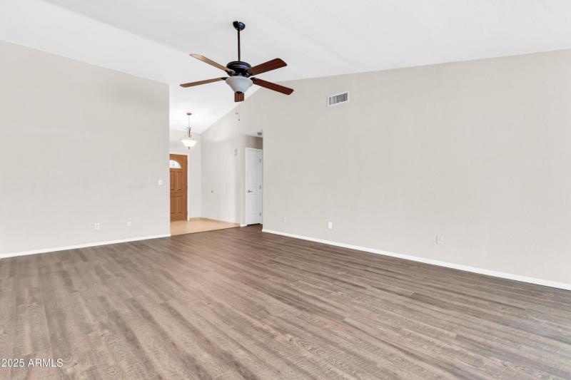 5009 E Dallas St-8