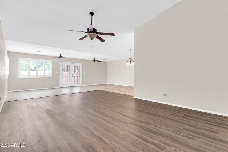 5009 E Dallas St-11