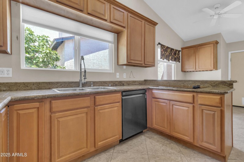 5009 E Dallas St-18