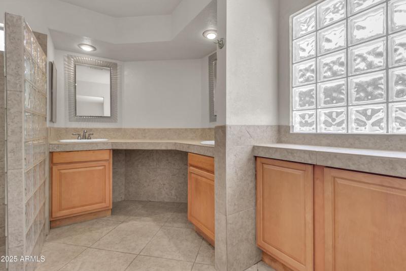 5009 E Dallas St-21
