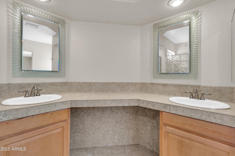 5009 E Dallas St-22