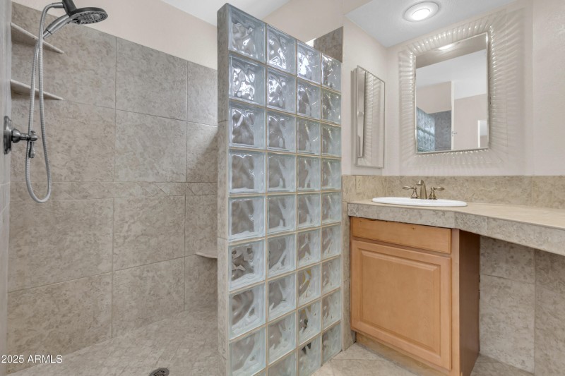 5009 E Dallas St-23