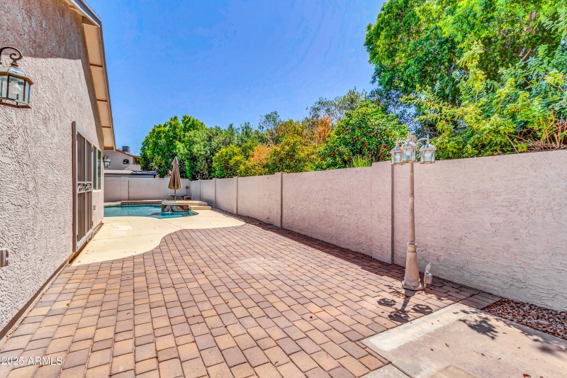 5009 E Dallas St-39