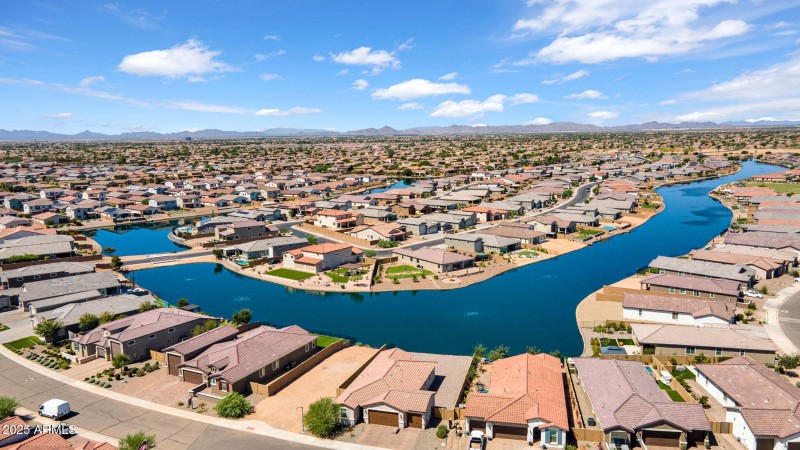 Lakes in neighborhood