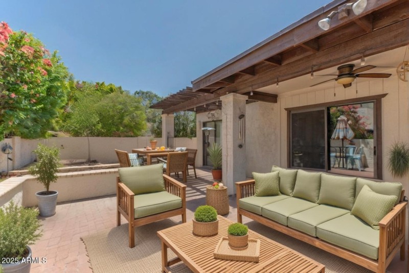 Ardmore Rd Patio virtural staged