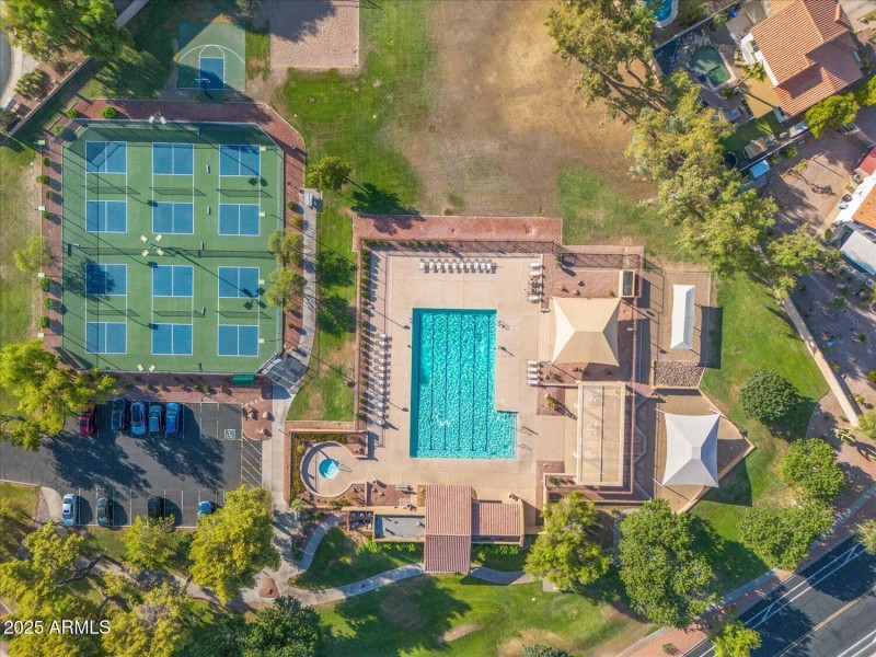Community Pool & Courts