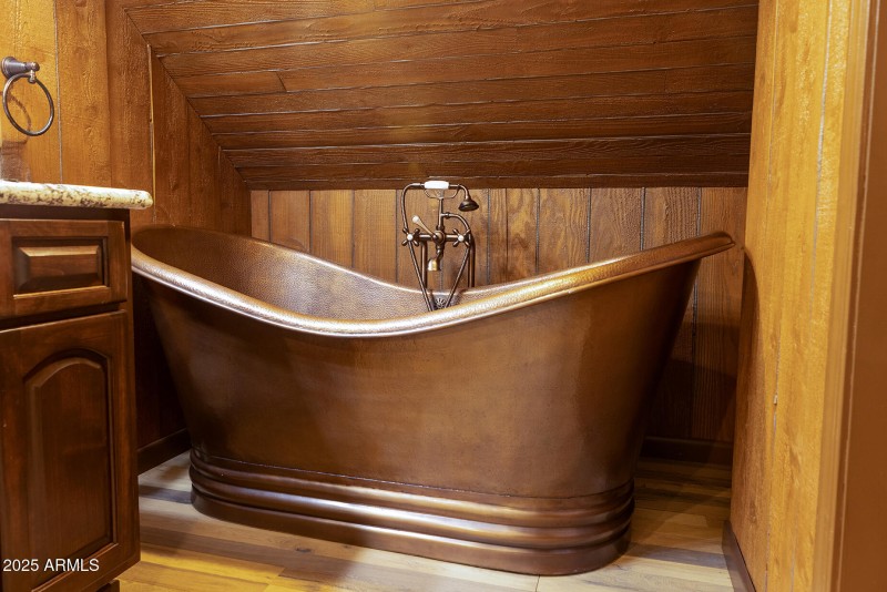Garage Guest Tub