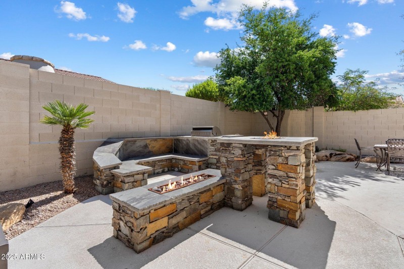 Via Montoya Outdoor Kitchen and firepits