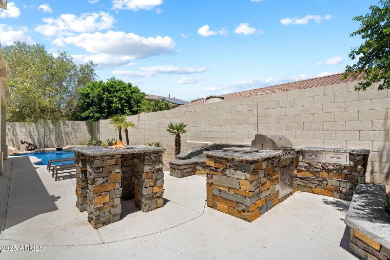 Via Montoya Backyard Outdoor Kitchen