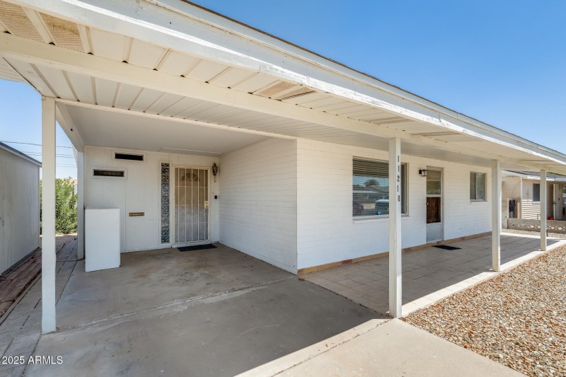 1350 Square Feet w Pool
