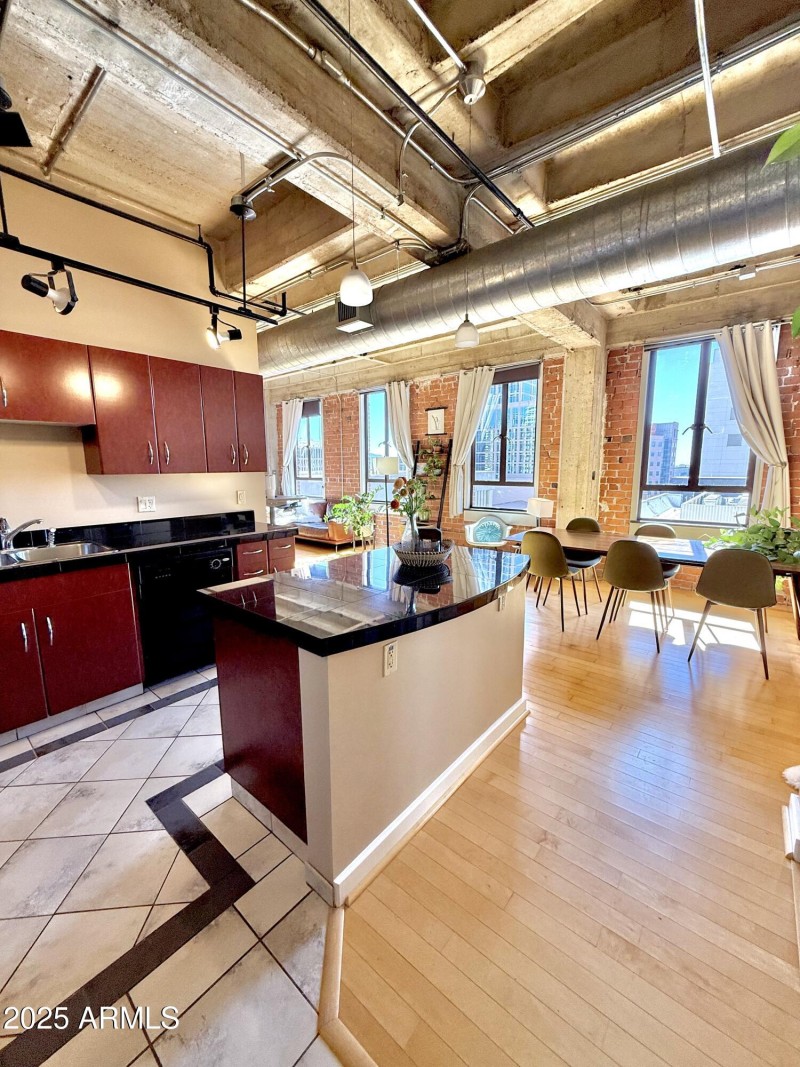 Kitchen_Dining