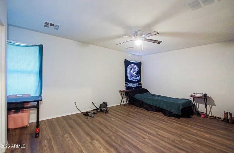Fifth bedroom
