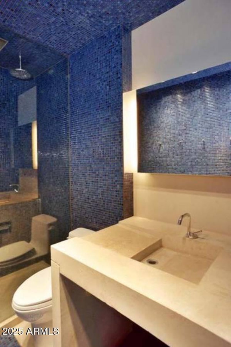 Full Bathroom 2