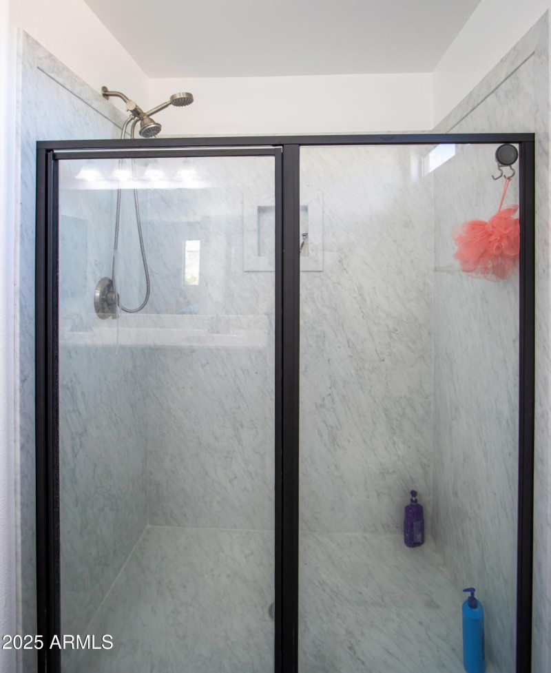 Master Bed_Bath-6