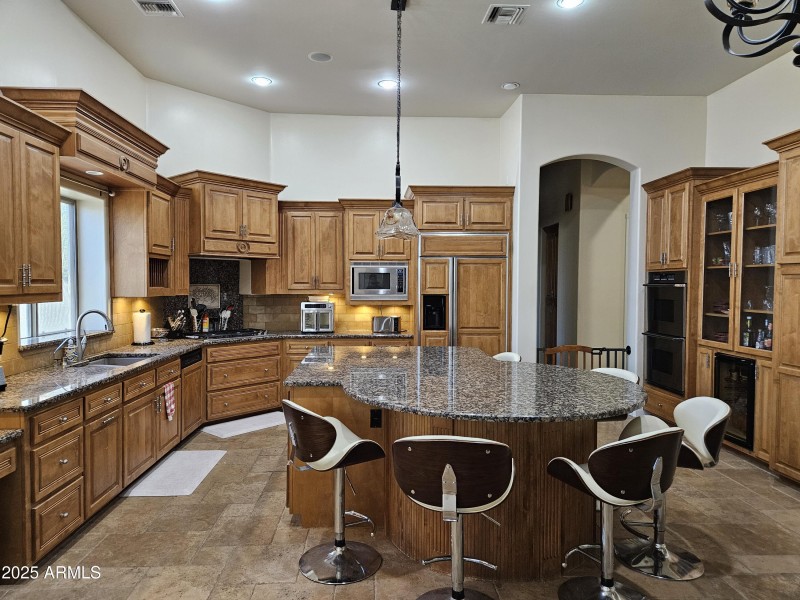 9550 Hannical Cir - Kitchen