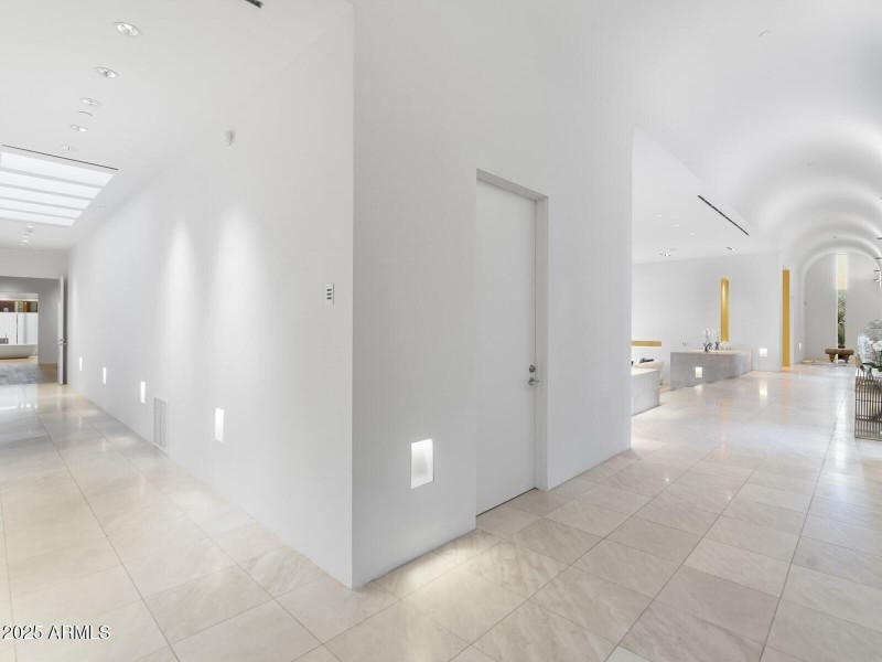 089_Hallway