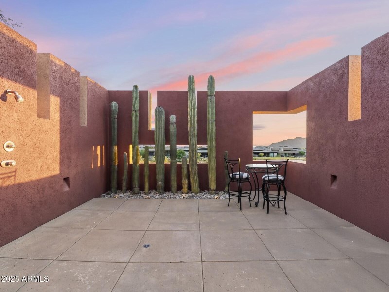 099_Private Patio