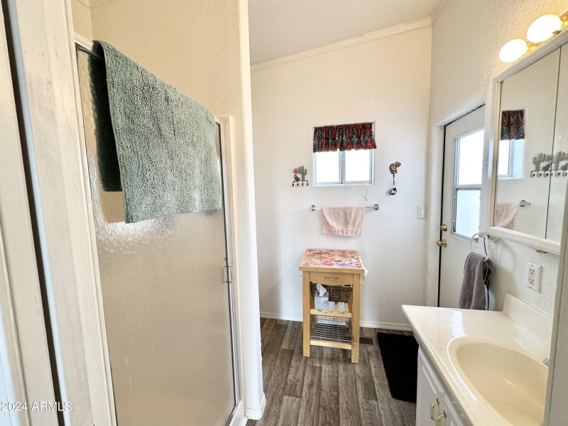AZ ROOM BATHROOM