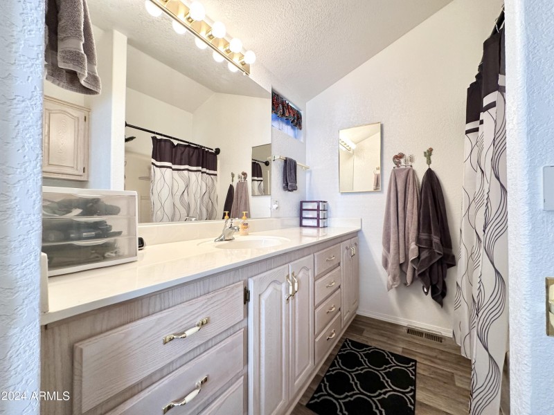 GRAND VANITY