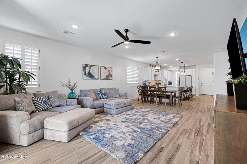 5633 N 206th Ave-19